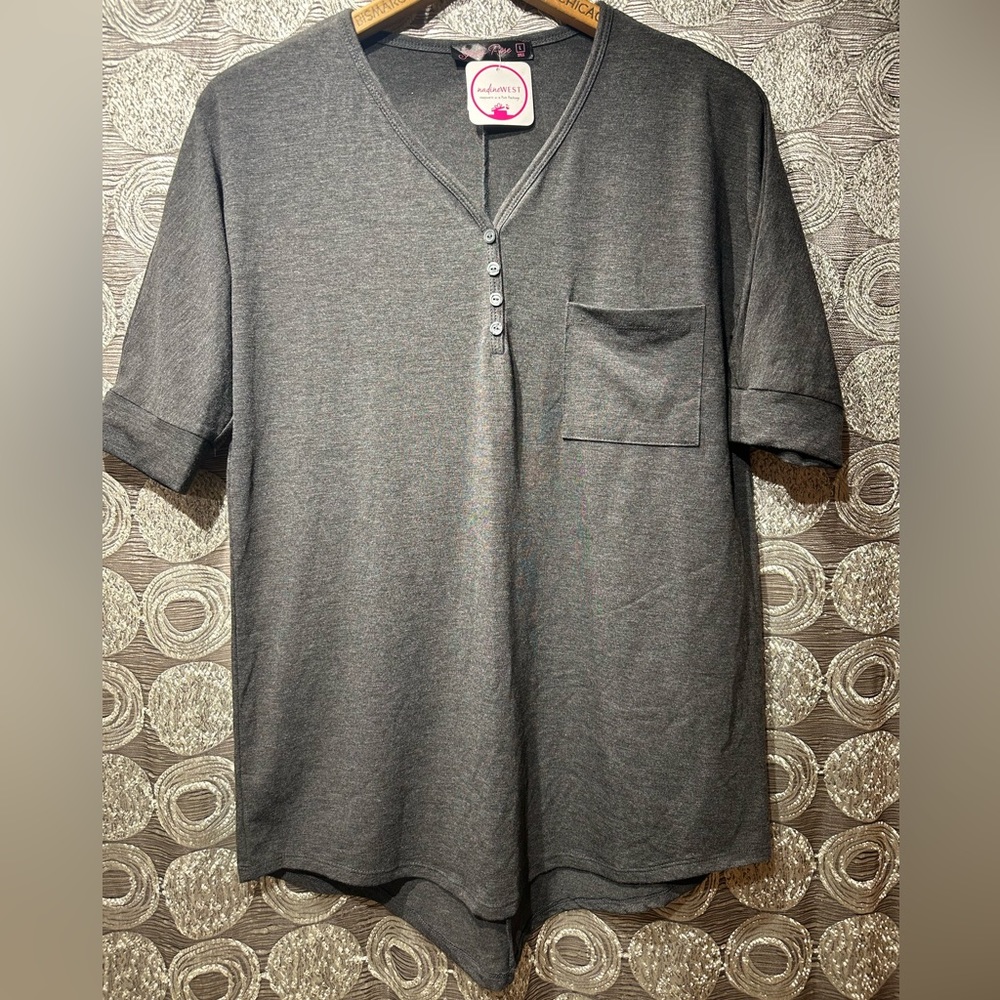 NWT! Shelia Rose Short Sleeve Shirt with Buttons and Pocket in Charcoal Large